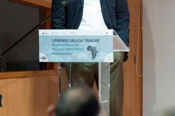  Las crónicas cotidianas de José Naranjo ganan el I Premio Saliou Traoré (Foto TA y EFE)